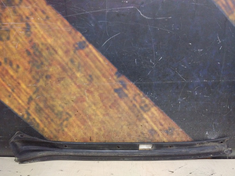 Молдинг лобового стекла левый Escalade 2002 LQ9 Молдинг лобового стекла левый Escalade 2002 LQ9