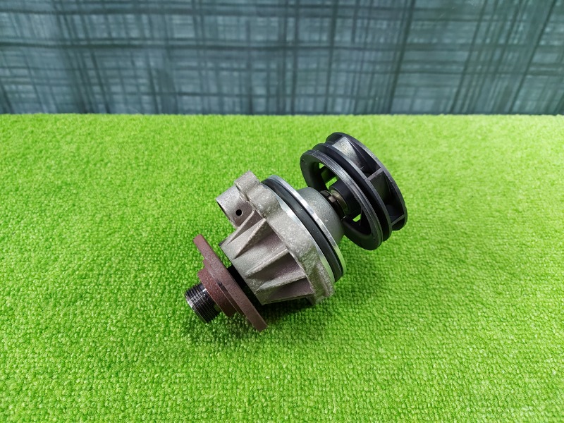 Помпа Bmw X5 E53 M54 2005 Помпа Bmw X5 E53 M54 2005