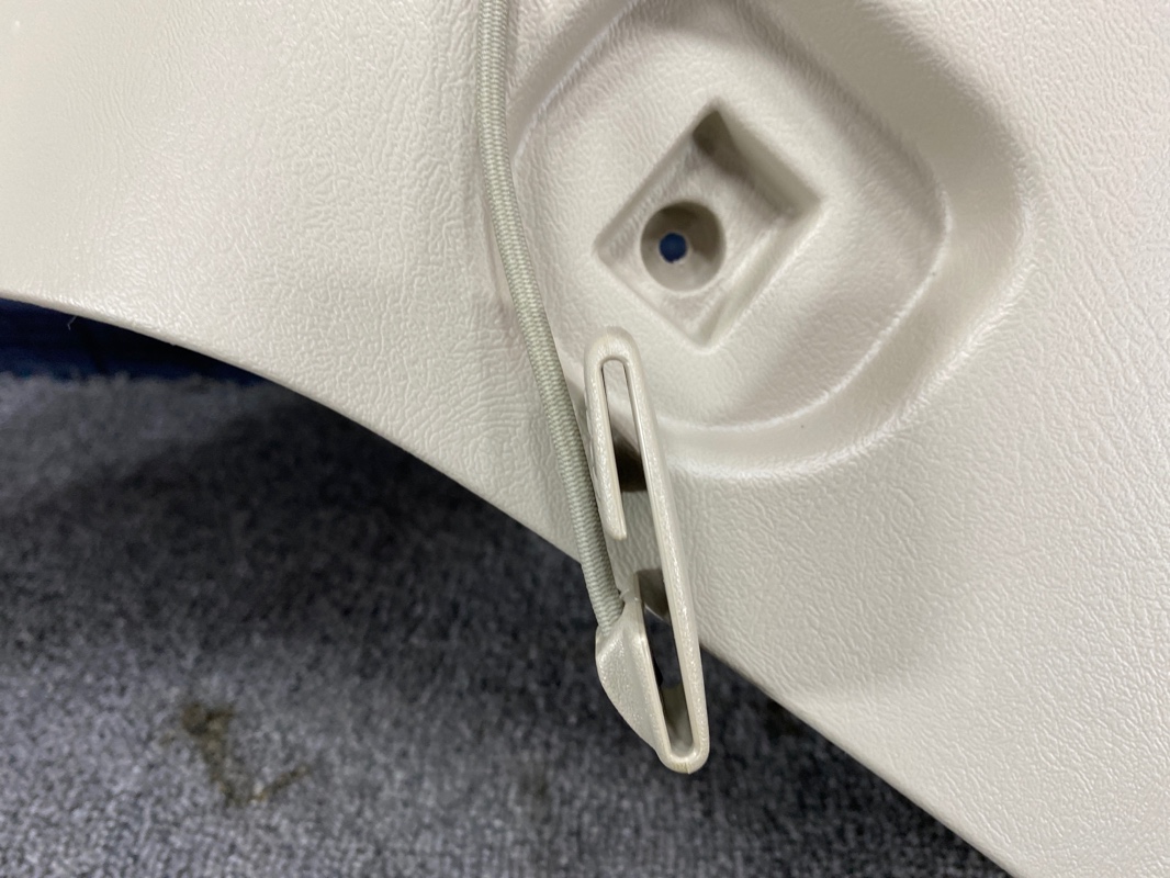 Обшивка салона задняя правая Escalade 2004 LQ9