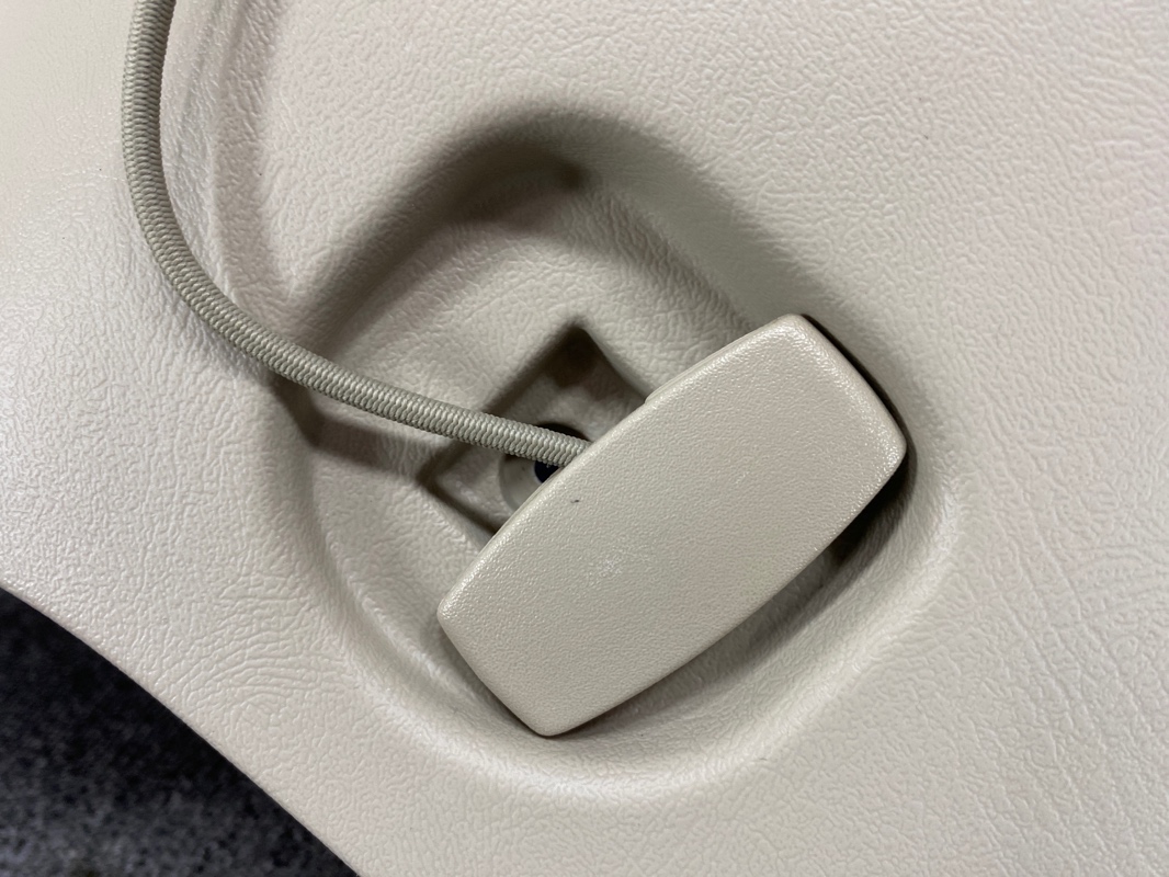 Обшивка салона задняя правая Escalade 2004 LQ9