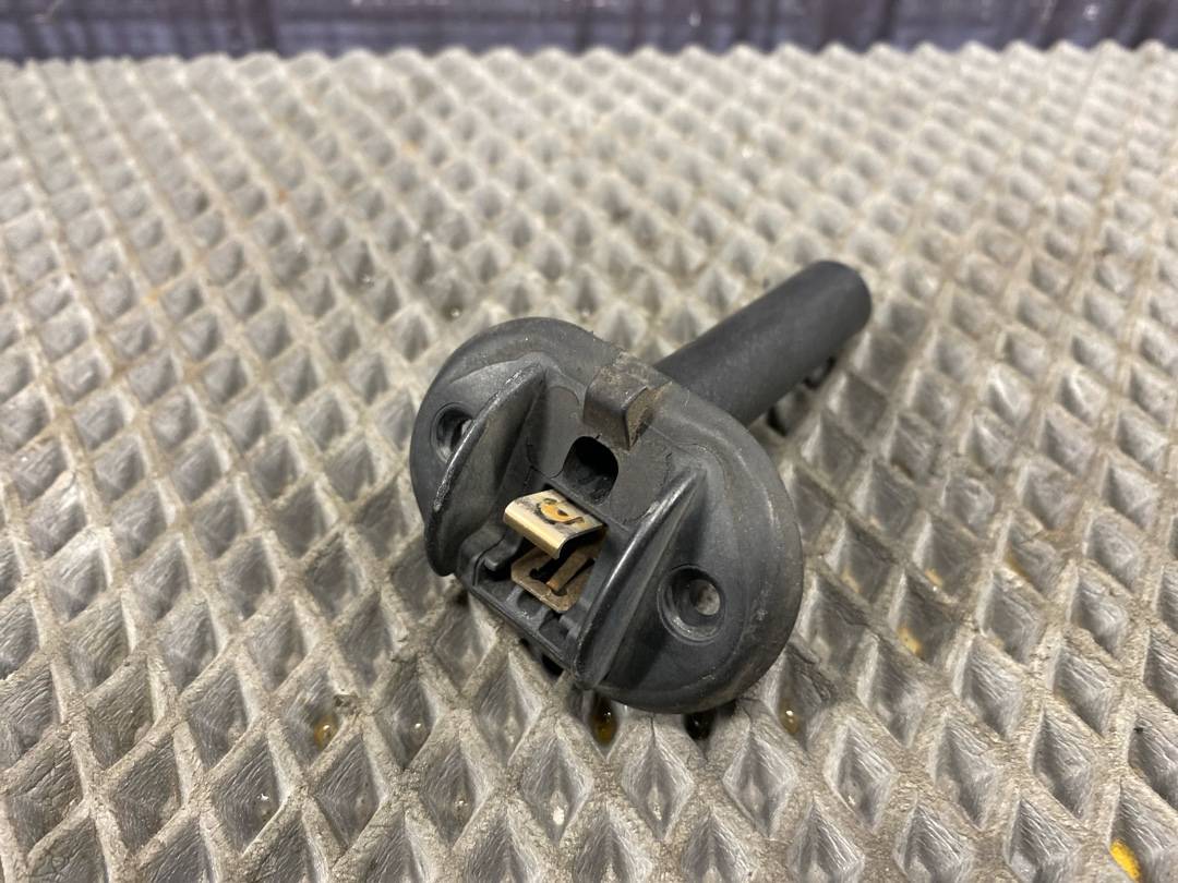 Направляющая замка лючка бензобака Porsche Cayenne 2003 9PA 4800 7L0810899 контрактная