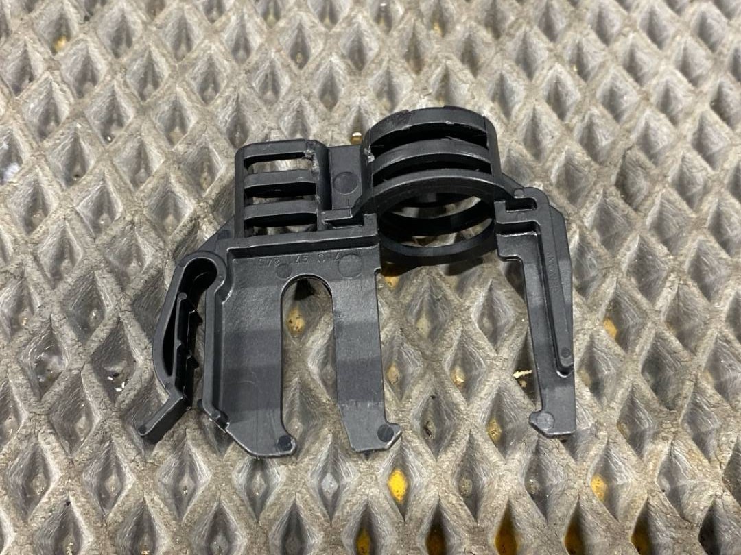 Кронштейн Cayenne 2003 9PA 4800