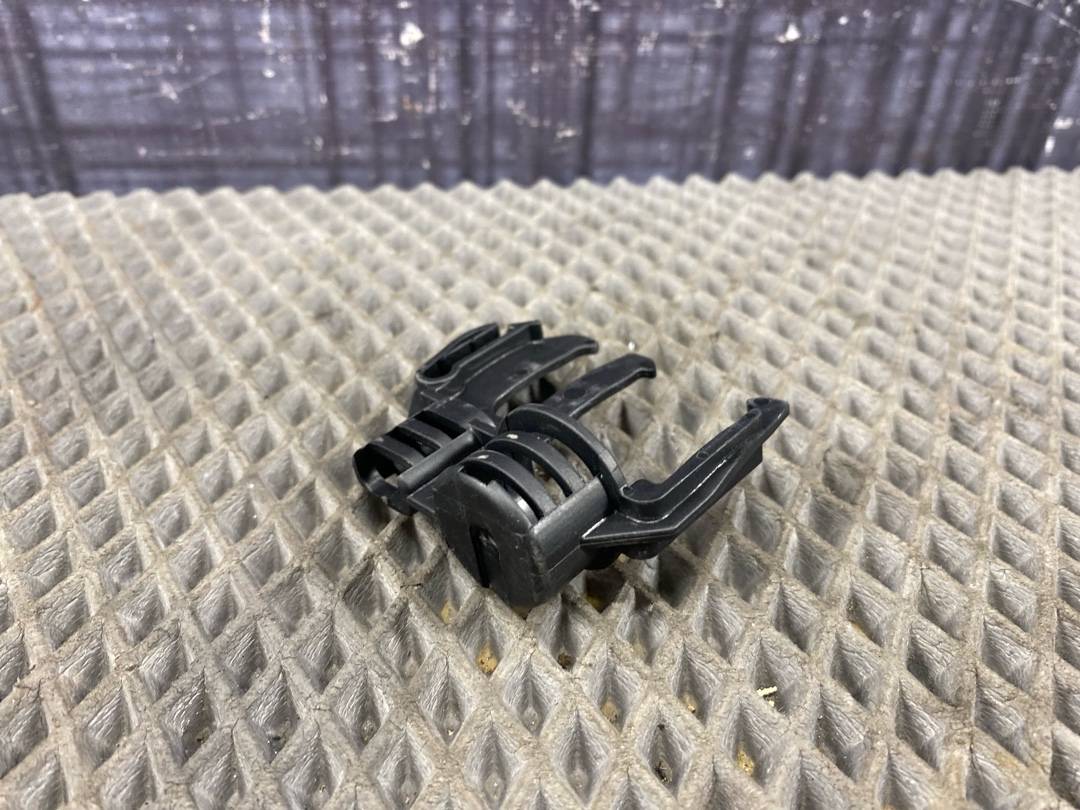 Кронштейн Porsche Cayenne 2003 9PA 4800 7L0971845 контрактная