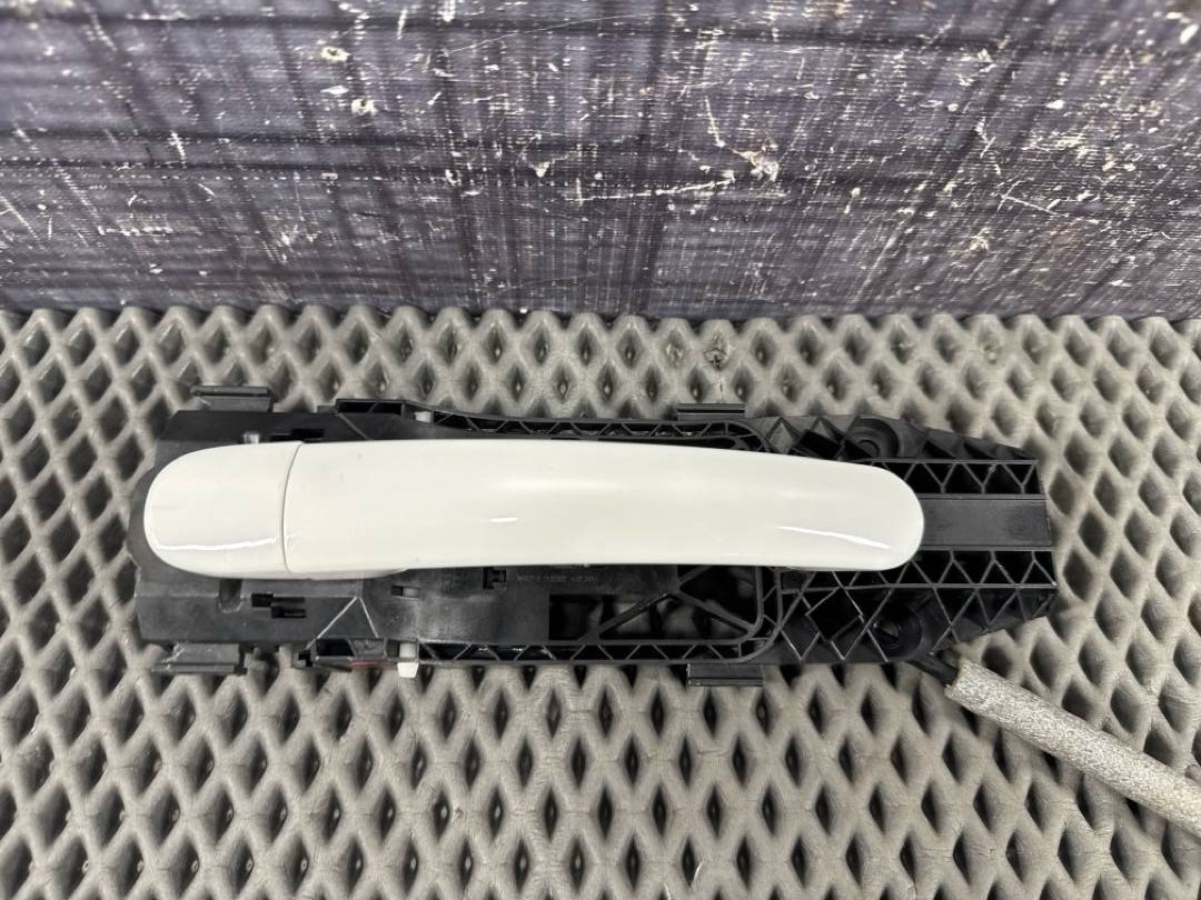 Ручка двери внешняя задняя правая Volkswagen Tiguan 2013 5N CTHD 5N0837205M контрактная