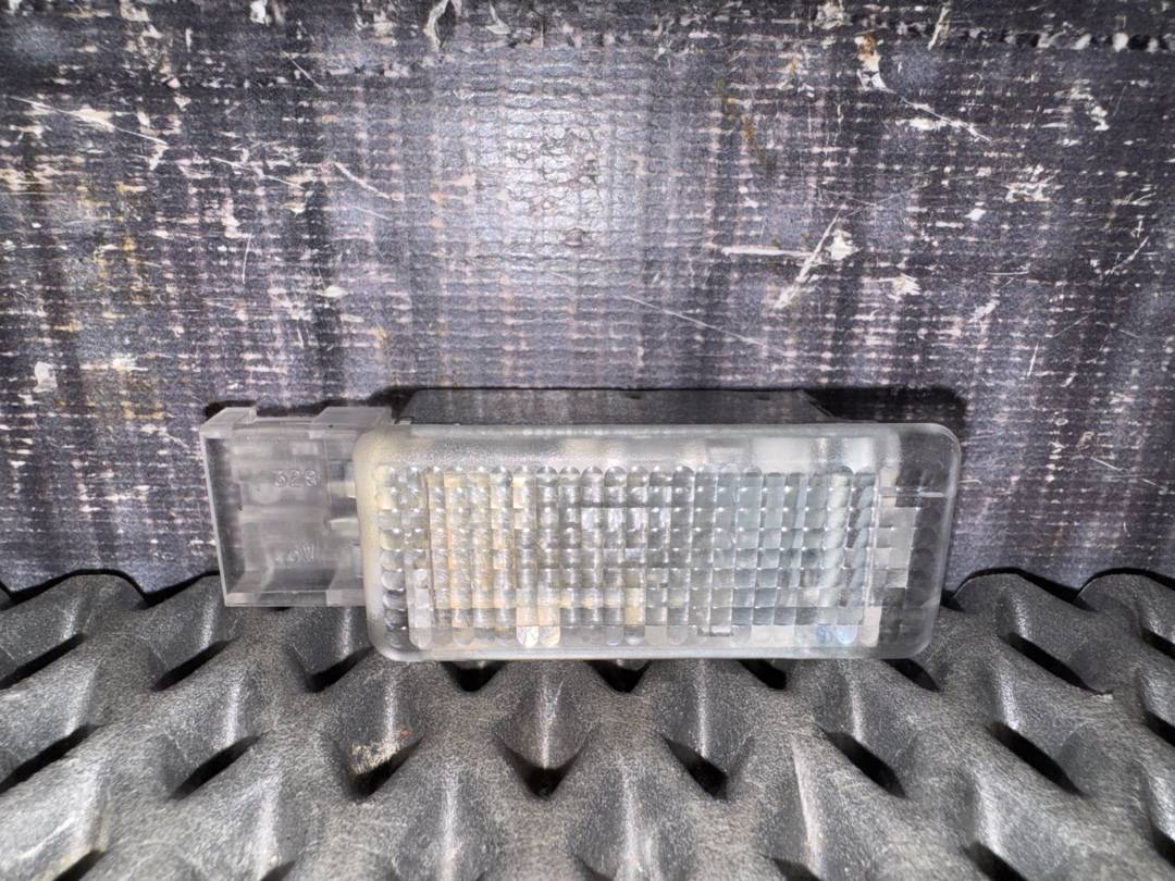 Плафон салона Tiguan 2013 5N CTHD Плафон салона Tiguan 2013 5N CTHD