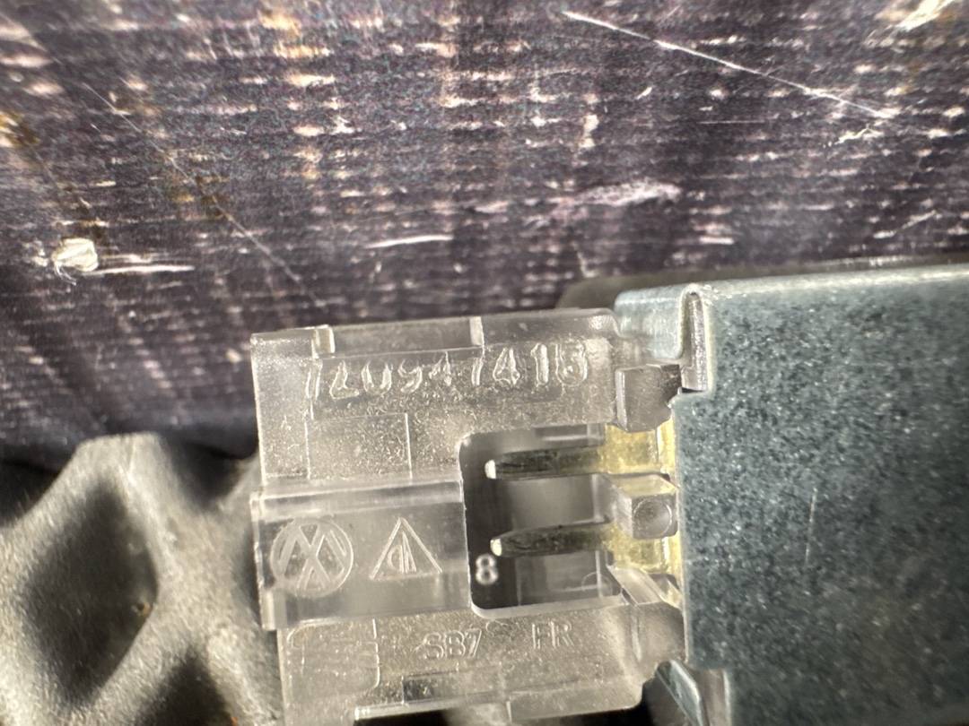 Плафон салона Tiguan 2013 5N CTHD Плафон салона Tiguan 2013 5N CTHD