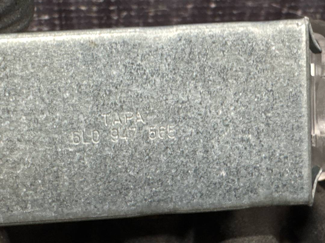 Плафон салона Tiguan 2013 5N CTHD Плафон салона Tiguan 2013 5N CTHD