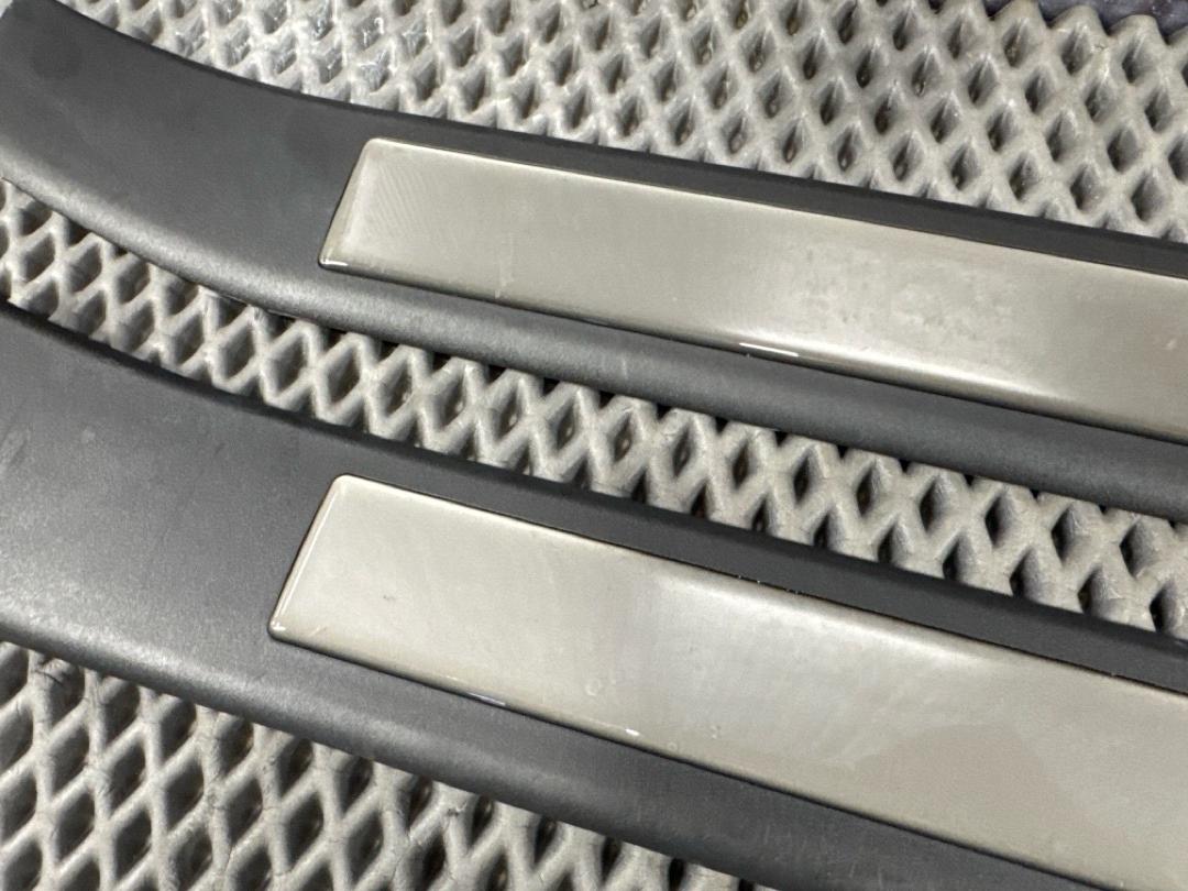 Комплект накладок на порог AUDI A4 Avant B6 AMB Комплект накладок на порог AUDI A4 Avant B6 AMB