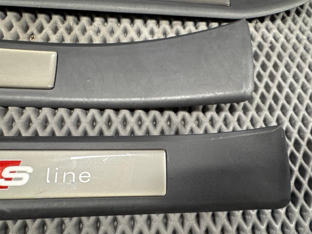 Комплект накладок на порог A4 Avant 2004 B6 AMB Комплект накладок на порог A4 Avant 2004 B6 AMB