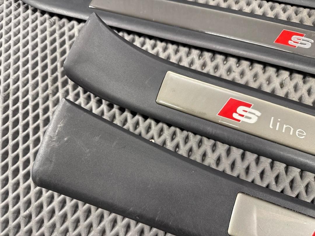 Комплект накладок на порог A4 Avant 2004 B6 AMB Комплект накладок на порог A4 Avant 2004 B6 AMB