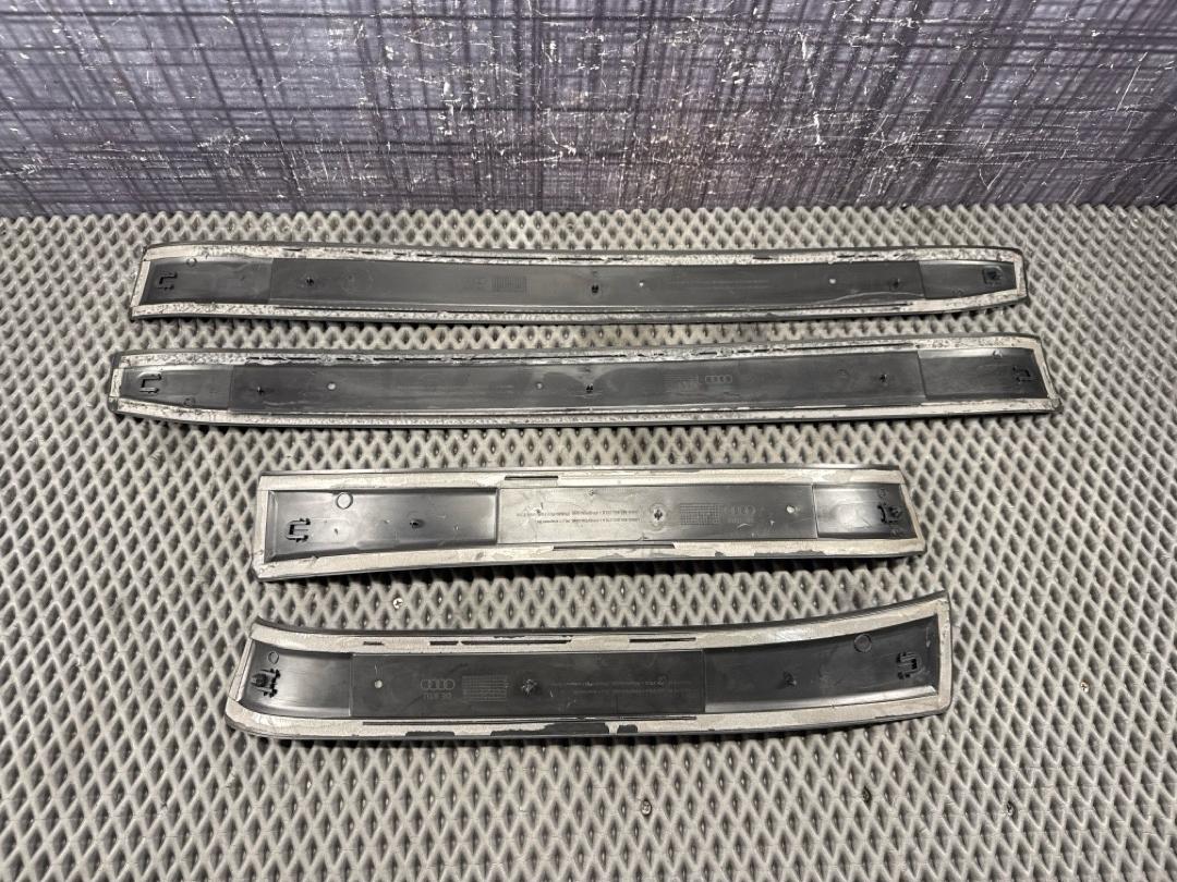 Комплект накладок на порог A4 Avant 2004 B6 AMB Комплект накладок на порог A4 Avant 2004 B6 AMB