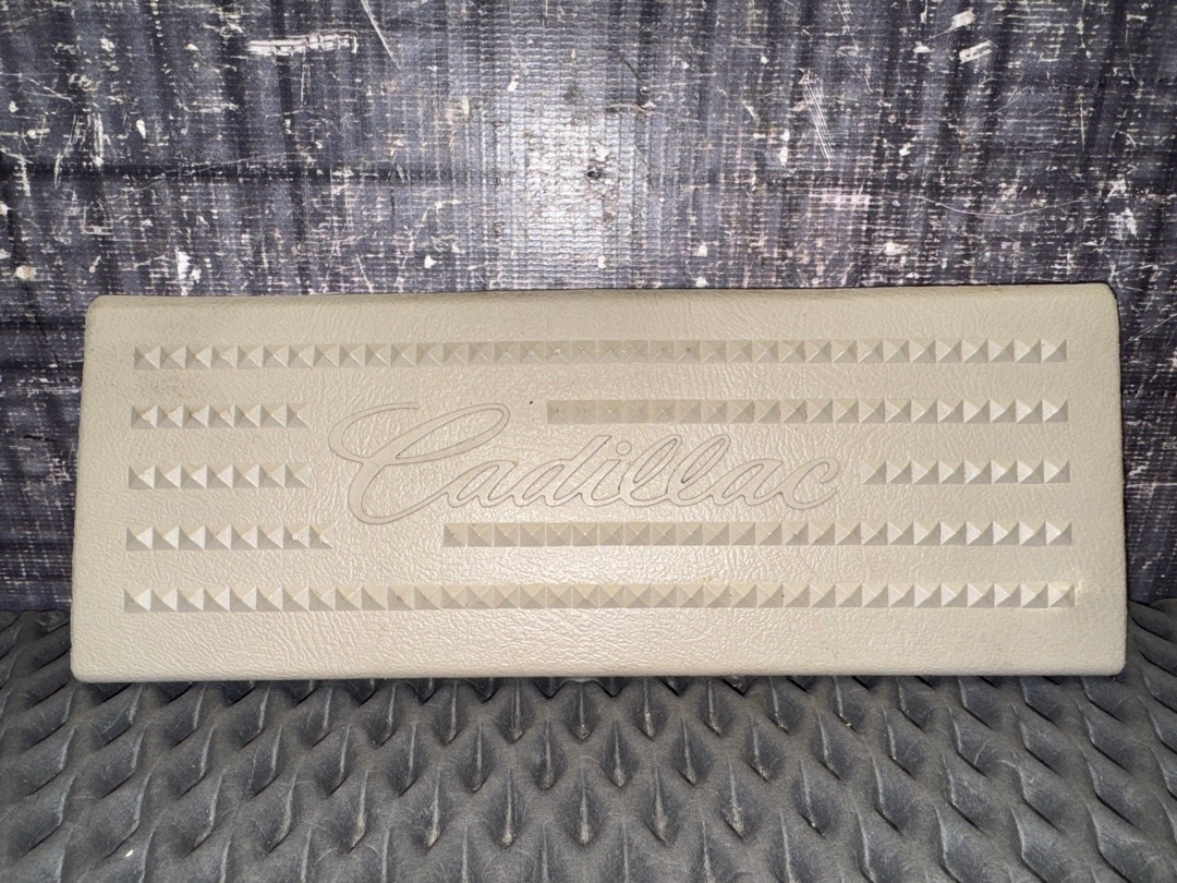 Накладка на порог Cadillac Escalade 2002 LQ9 15748492 контрактная