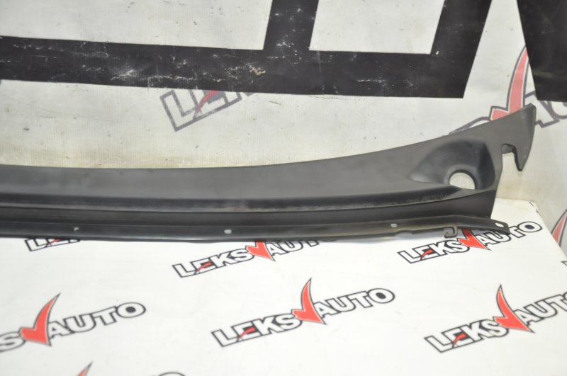 Жабо дворников Delica 2001 PE8W 4M40