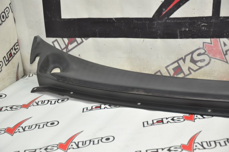 Жабо дворников Mitsubishi Delica PE8W 4M40