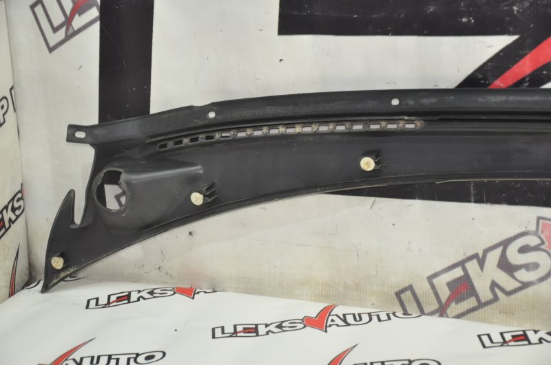 Жабо дворников Delica 2001 PE8W 4M40