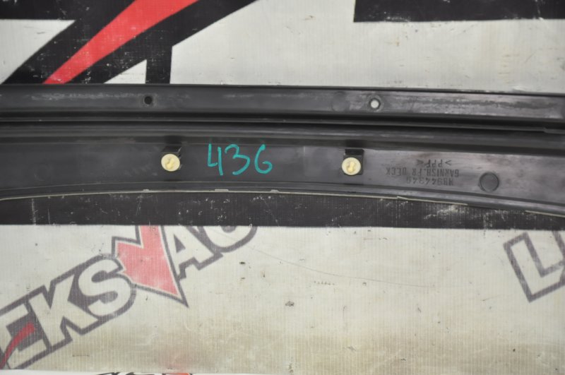 Жабо дворников Delica 2001 PE8W 4M40