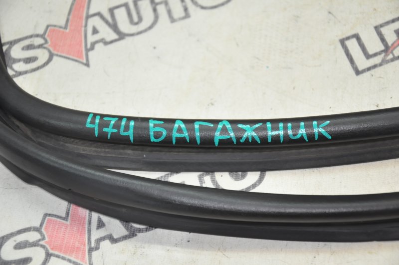 Уплотнитель багажника задний Celsior 2003 UCF30 3UZFE + Charger