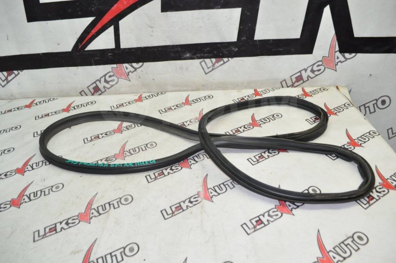 Уплотнитель багажника Toyota Aristo 2001 JZS161 2JZGTE 6446130270 контрактная