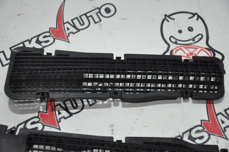 Решетка под дворники GTO 1991 Z16A 6G72