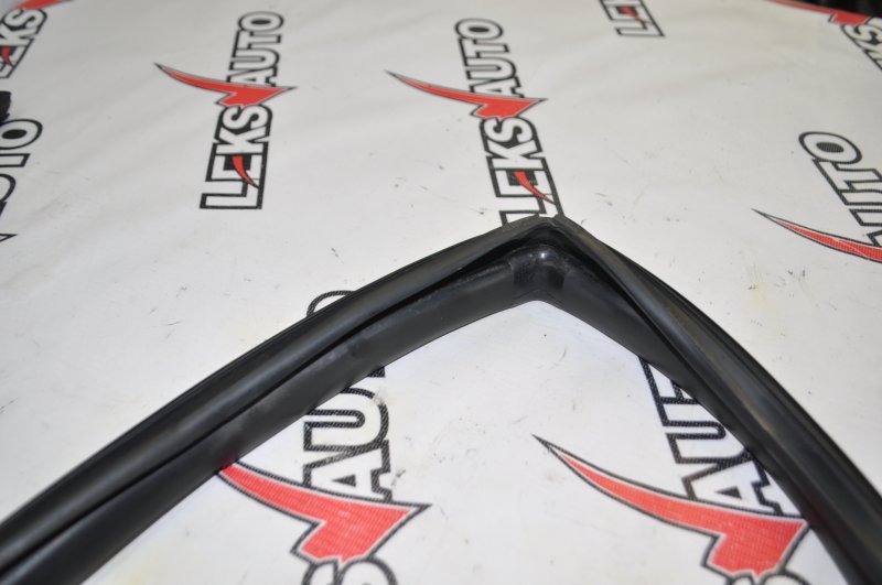 Уплотнитель стекла двери передний левый Airtrek 2003 CU2W 4G63T