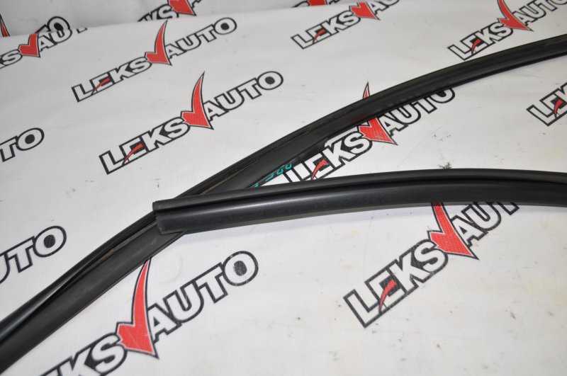 Уплотнитель стекла двери передний левый Airtrek 2003 CU2W 4G63T