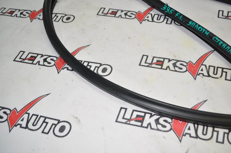 Уплотнитель стекла двери передний левый Airtrek 2003 CU2W 4G63T