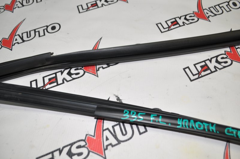 Уплотнитель стекла двери передний левый Airtrek 2003 CU2W 4G63T