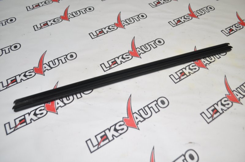 Молдинг стекла двери задний левый Airtrek 2003 CU2W 4G63T