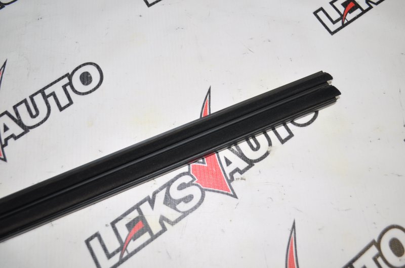 Молдинг стекла двери задний левый Airtrek 2003 CU2W 4G63T