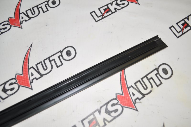 Молдинг стекла двери задний левый Airtrek 2003 CU2W 4G63T