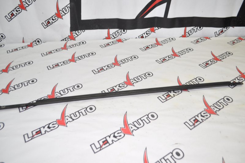 Молдинг стекла двери передний правый Airtrek 2003 CU2W 4G63T