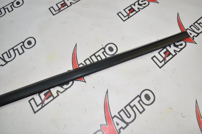 Молдинг стекла двери передний правый Airtrek 2003 CU2W 4G63T