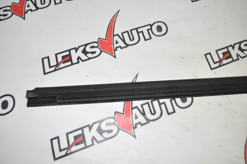 Молдинг стекла двери передний правый Airtrek 2003 CU2W 4G63T