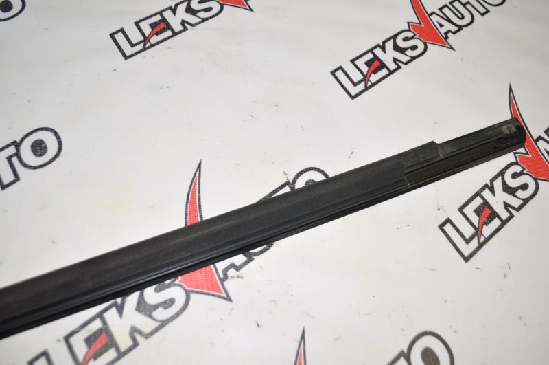 Молдинг стекла двери передний правый Airtrek 2003 CU2W 4G63T