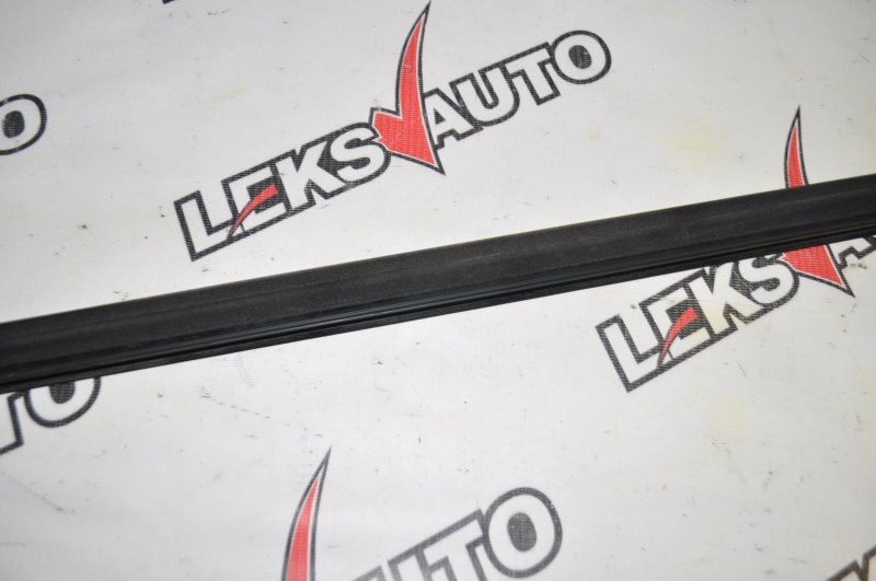 Молдинг стекла двери передний правый Airtrek 2003 CU2W 4G63T