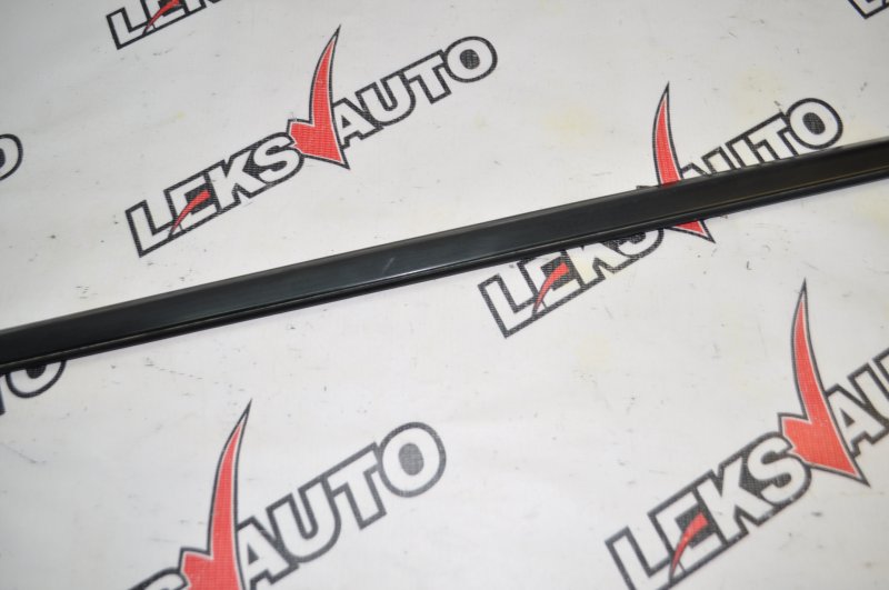 Молдинг стекла двери передний правый Airtrek 2003 CU2W 4G63T