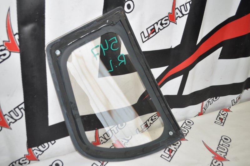 Стекло собачника заднее левое VehiCross 1998 UGS25DW 6VD1