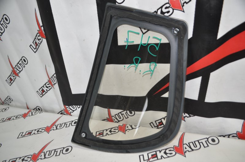 Стекло собачника заднее правое VehiCross 1998 UGS25DW 6VD1