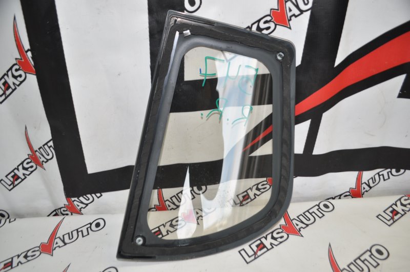 Стекло собачника заднее правое VehiCross 1998 UGS25DW 6VD1