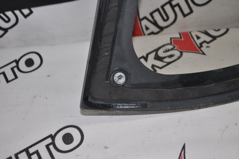 Стекло собачника заднее правое VehiCross 1998 UGS25DW 6VD1