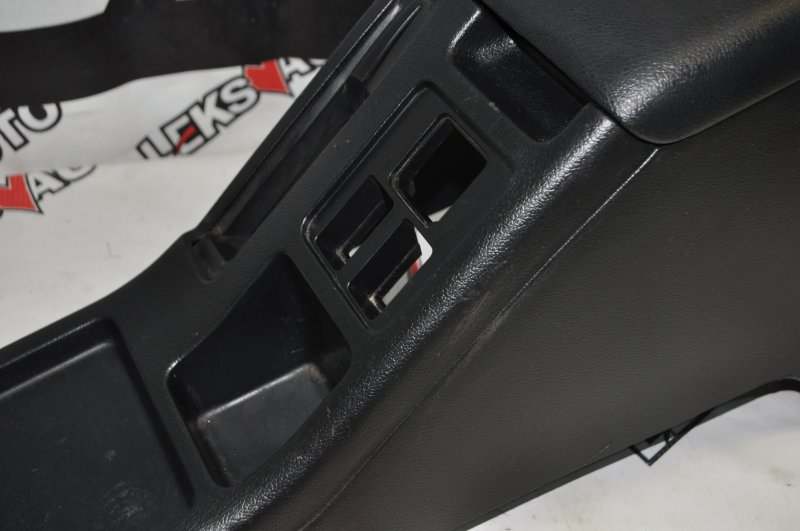 Бардачок между сиденьями VehiCross 1998 UGS25DW 6VD1