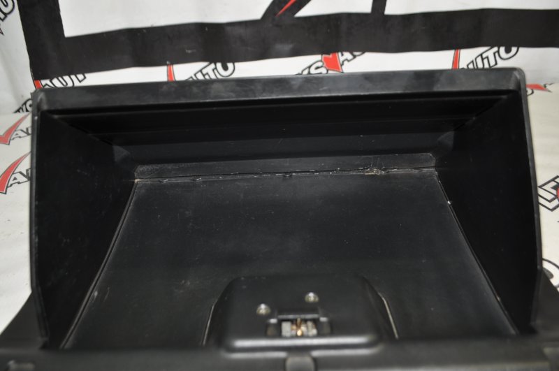 Бардачок (пассажирский) VehiCross 1998 UGS25DW 6VD1