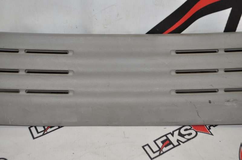 Пластик багажника Isuzu VehiCross UGS25DW 6VD1