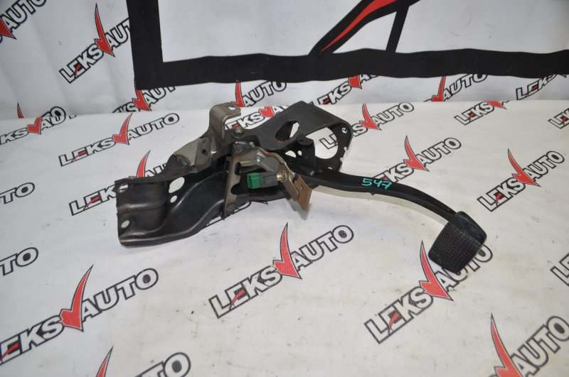 Педаль тормоза VehiCross 1998 UGS25DW 6VD1