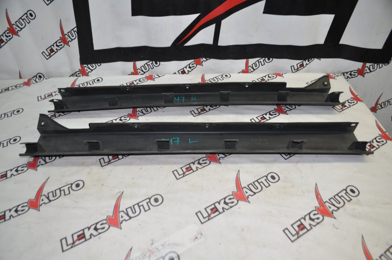 Накладки на пороги (парой) VehiCross 1998 UGS25DW 6VD1