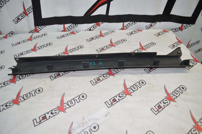 Накладки на пороги (парой) VehiCross 1998 UGS25DW 6VD1