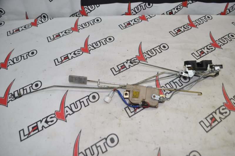 Замок правой двери VehiCross 1998 UGS25DW 6VD1