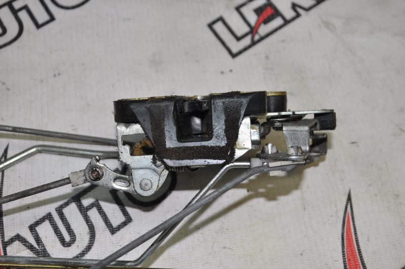 Замок правой двери VehiCross 1998 UGS25DW 6VD1
