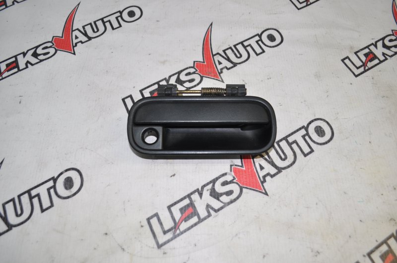 Ручка двери правая (внешняя) Isuzu VehiCross 1998 UGS25DW 6VD1 контрактная