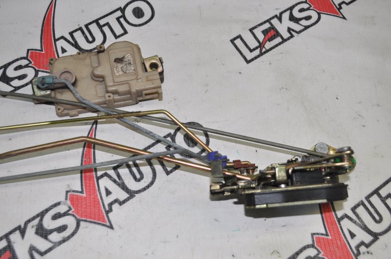Замок левой двери VehiCross 1998 UGS25DW 6VD1